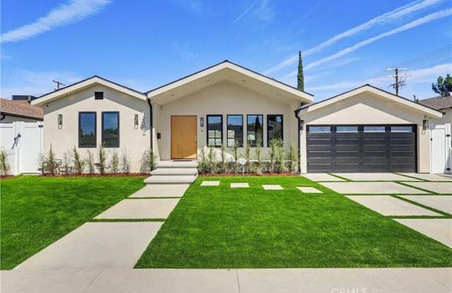 12509 Emelita photos photos