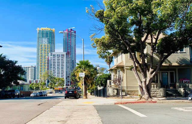 STUDIO WITH A PEAK VIEW OF DOWNTOWN! $1,495/month! photos photos