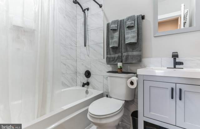 805-A JEFFERSON STREET NW photos photos