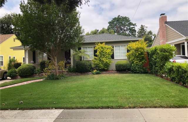 545 N Beachwood Drive Gallery 2