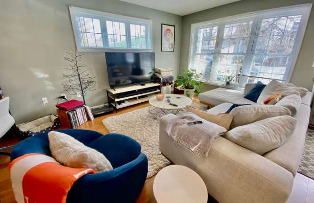 2743 Dupont Ave S photos photos