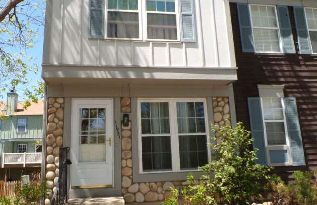 Updated 2 Bed 2.5 Bath Townhome! photos photos