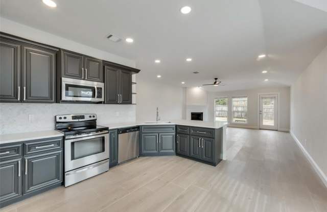 7210 Saturn Drive Gallery 2