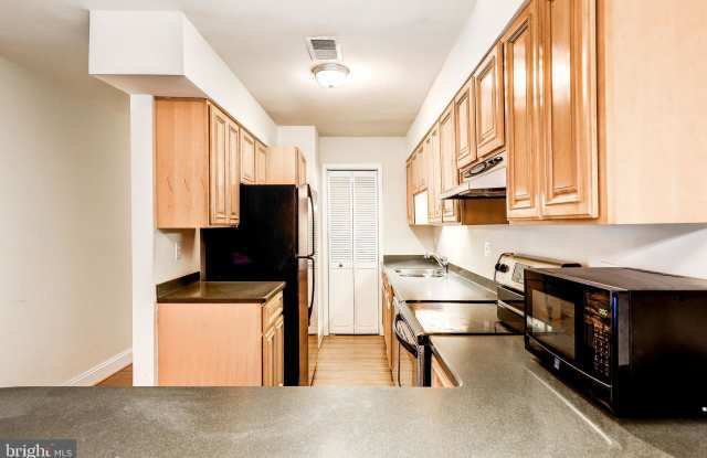 5803 REXFORD DRIVE Gallery 3