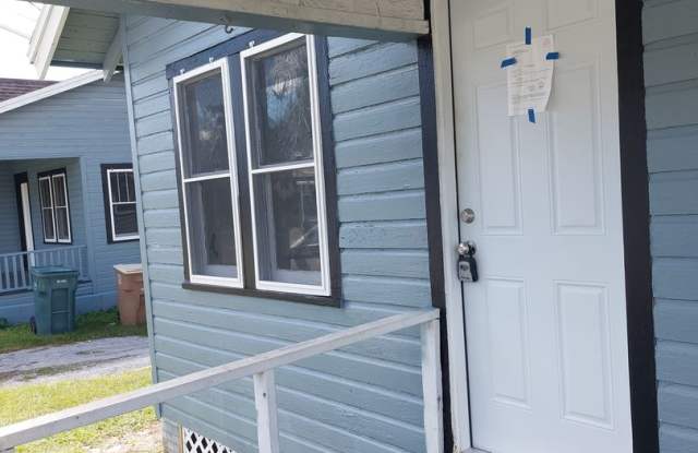 1 Bedroom 1 Bath Duplex For Rent at 1014 NE 8th Ave. Ocala, FL 34470 photos photos