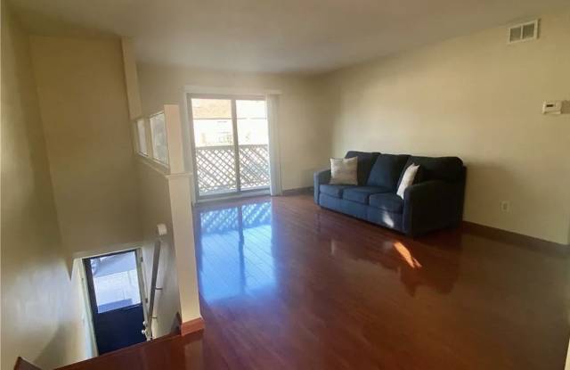 4219 Amboy Rd Apt 4B Gallery 3