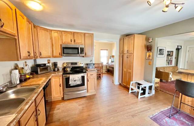 3 Bedroom Home in Waterbury VT Available 10/1! Gallery 4