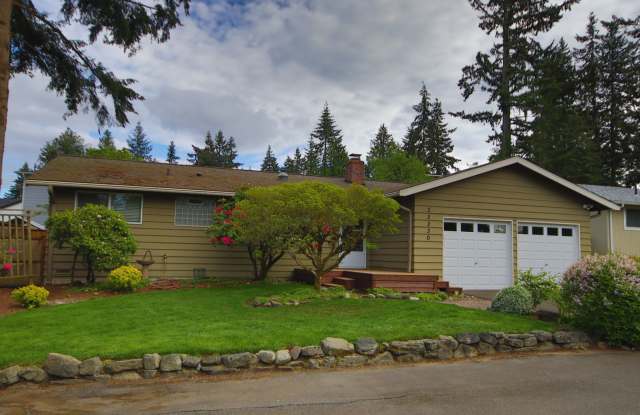 Inviting 3 Bedroom Edmonds Rambler! - 22230 88th Avenue West, Esperance, WA 98026