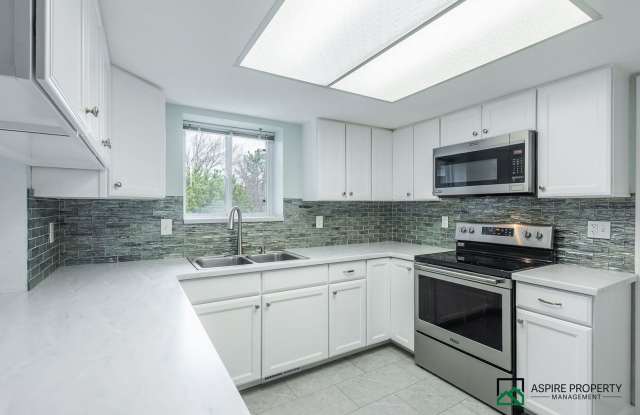 New Renovated 2 Bed 2 bath Townhome photos photos