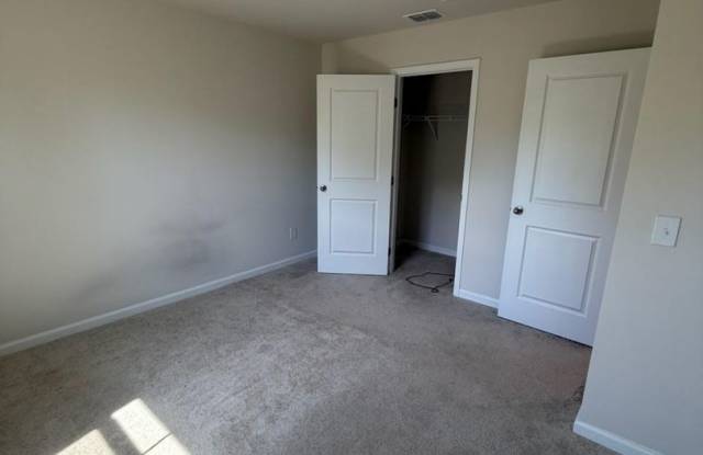 $500 Off First Month ! 3 bedroom home with 1 car garage available now! Gallery 3