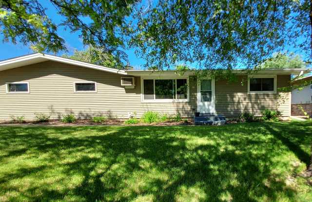 Nice 2-Bedroom Duplex in Hudson! Gallery 1
