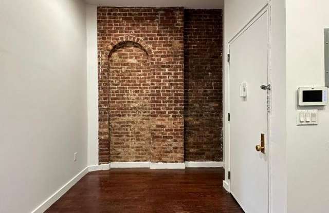 946 Fulton Street Gallery 4