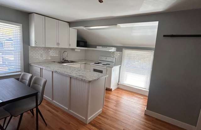Beautiful, Spacious Studio – Fully Remodeled near Downtown Glenwood photos photos