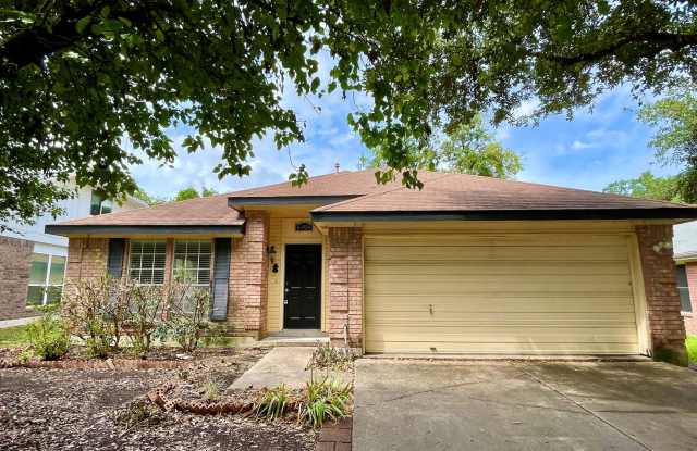 SPACIOUS HOME - 2 LIVING AREAS - HUGE YARD - COVERED PORCH photos photos