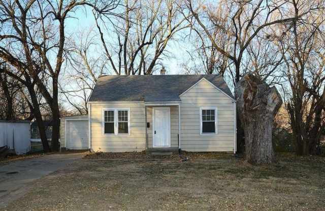 2 Bedroom House Available Now - 3520 North 37th Street, Omaha, NE 68111