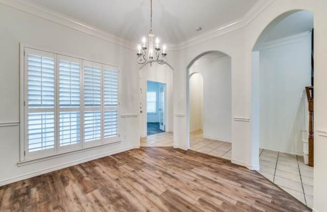 9400 Log Run Court Gallery 4