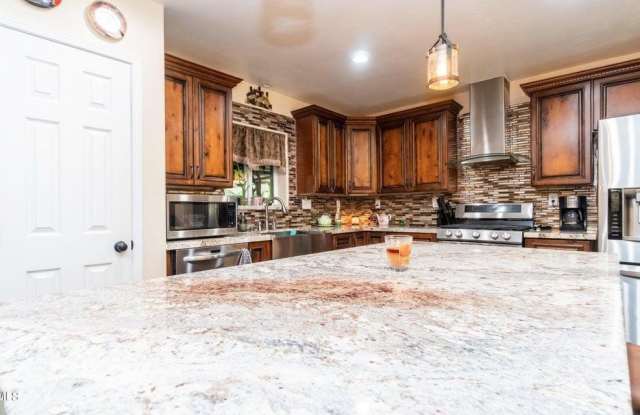 1011 W Northern Avenue photos photos