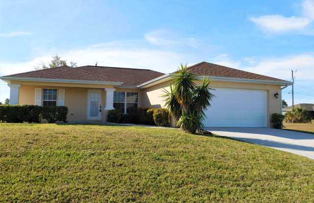 3/2/2 HOME WITH NEW VINYL FLOORS! photos photos