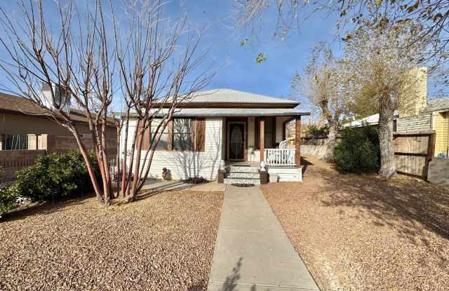 Beautiful Furnished Home in Downtown Kingman! - 107 East Oak Street, Kingman, AZ 86401
