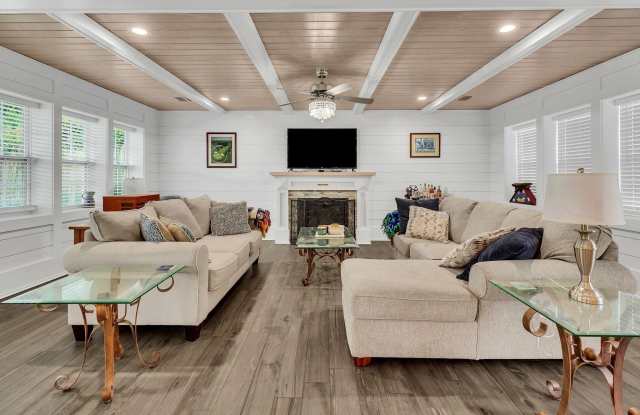 221 S Lorraine Drive - 221 South Lorraine Drive, Mary Esther, FL 32569