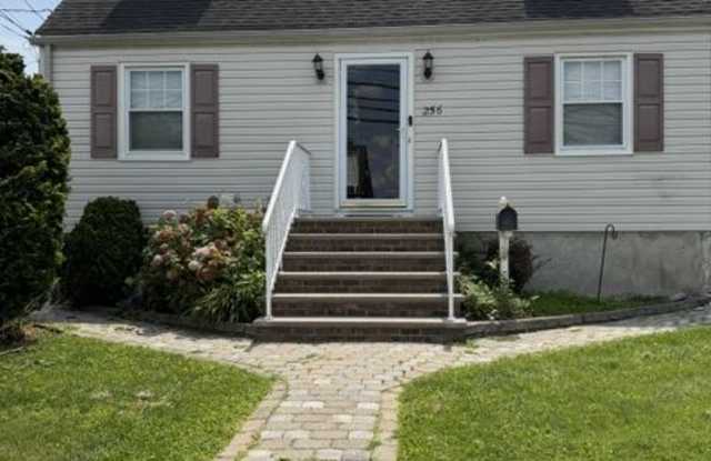 256 Martha Avenue photos photos 256 Martha Avenue photos photos
