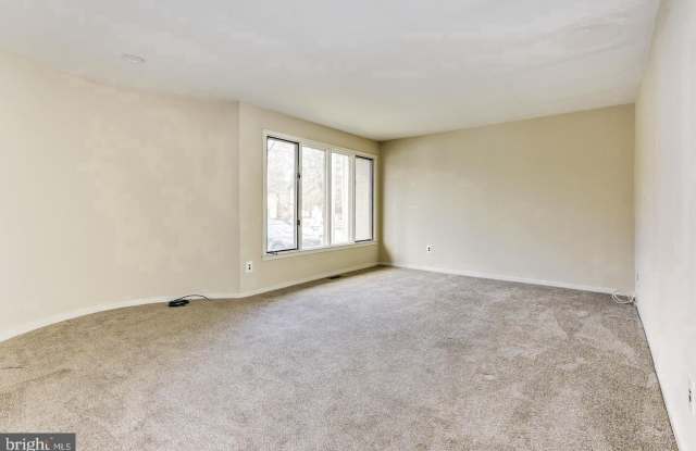 215 KEATS DR Gallery 4