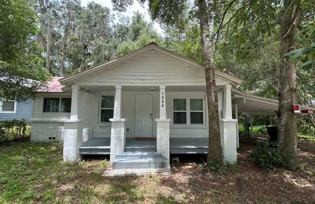 Charming 2 bedroom, 2 bath + bonus office available now - 1004 Southeast 7th Avenue, Gainesville, FL 32601
