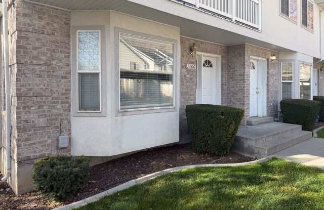 Peaceful Provo Row End Townhome - 1366 South 1370 East, Provo, UT 84606