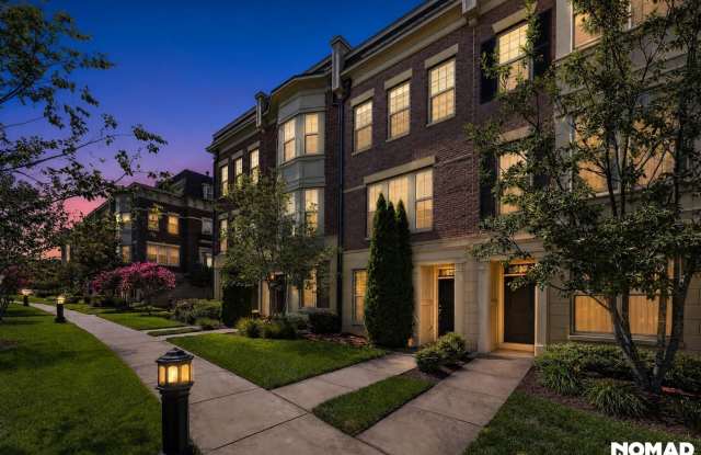 Spacious, Pet-Friendly 4BR Townhome in Gated Community | Oxon Hill photos photos