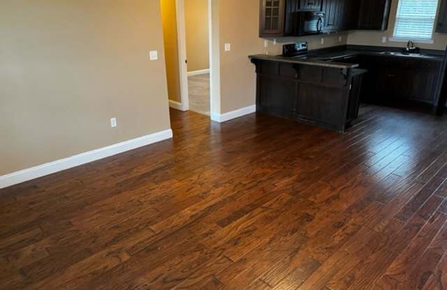 Beautiful 4 Bedroom 2 Bath Home Gallery 3