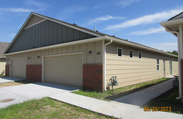 634 N Main St - 634 North Main Street, Goddard, KS 67052