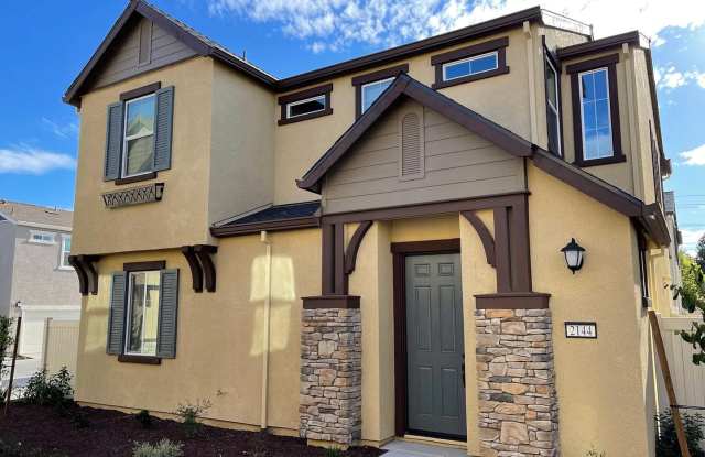Beautiful 4 bed 3 bath located in Roseville! Gallery 1