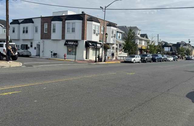 7817 Ventnor Gallery 1