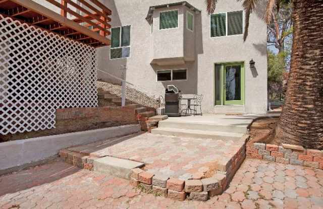 821 W Olive St photos photos