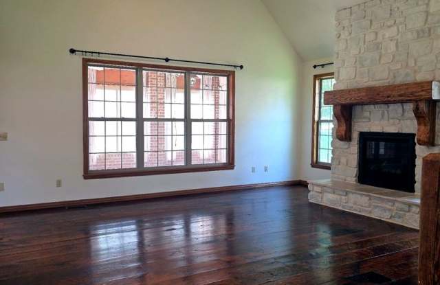 MOVE IN SPECIAL!! Gorgeous 4 Bedroom Home for Rent in Saddlebrooke, MO Gallery 3