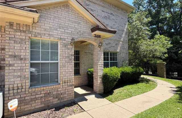 2108 Lakeforest Drive photos photos