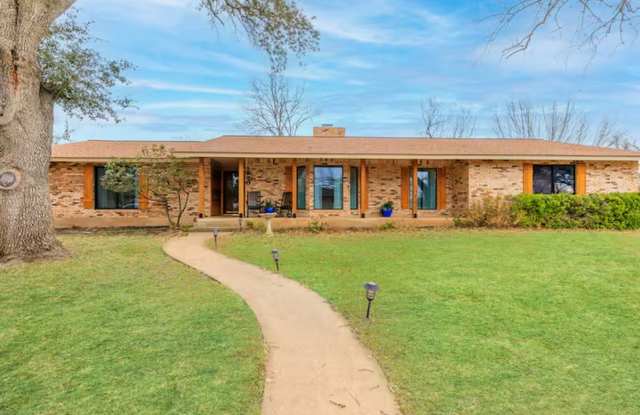 3 Bed, 3 Bath Home with Expansive Kitchen, Two Living Areas & Private Suite photos photos