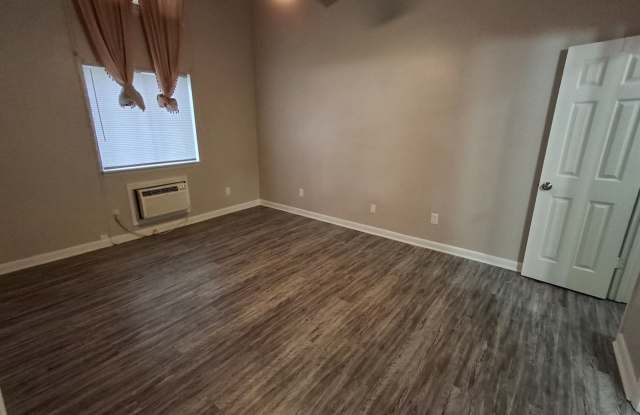 3700 Squaw Valley Drive Southwest - A Gallery 3