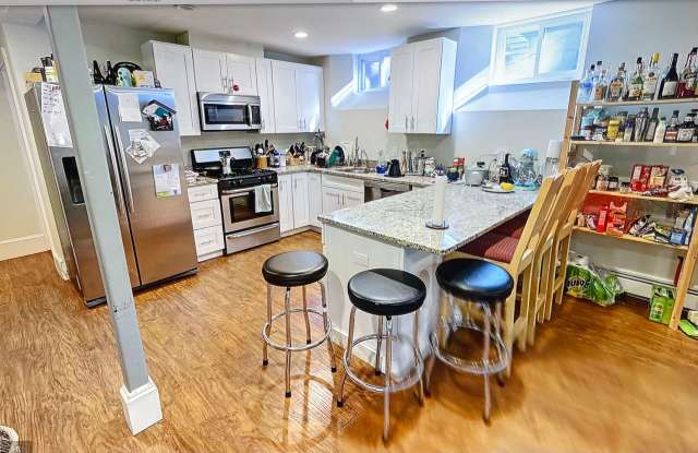 Massive 7BR / 3BA Near Kendall Sq | In-Unit Laundry | Outdoor Space | 2,500 SF photos photos