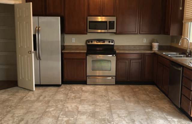 3313-2 Shutten St. photos photos