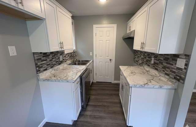 Newly Renovated 1 Bed Unit in Central MHK! photos photos
