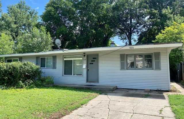 Large Backyard, Close to CSU! photos photos