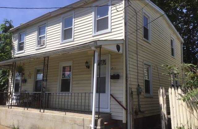 211 IRON Street - 211 Iron Street, Florence, NJ 08518