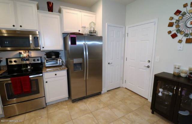 6803 ROUNDLEAF DR Gallery 2