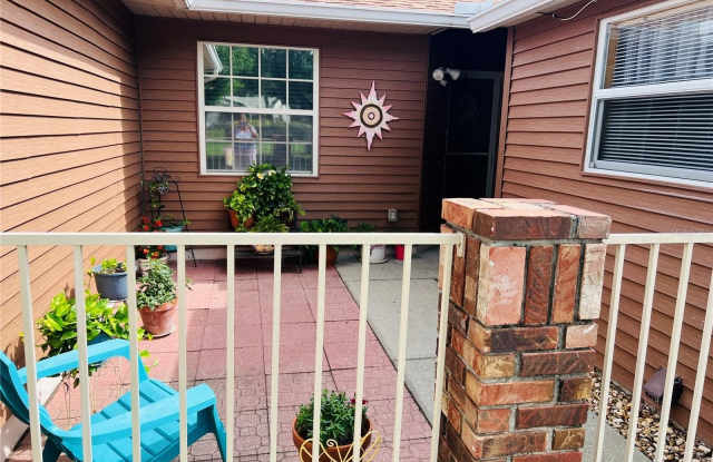 5440 ROSEWALL Circle Gallery 3