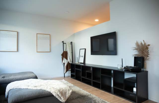 806 Olympic Street Gallery 3