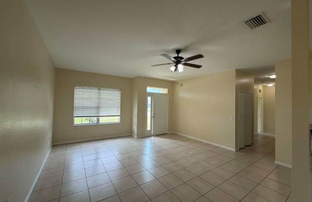 Charming 3/2/2 car garage home in North Port Gallery 3