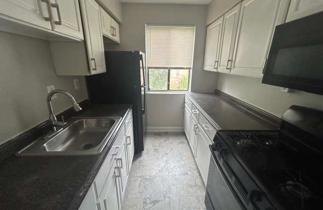 Top-Floor 2-Bedroom Condo in Southwest DC – Remodeled  Move-In Ready photos photos