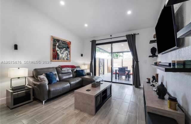 6711 NW 193rd Ter Gallery 4