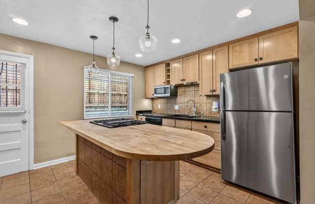 Beautiful Cherry Creek Condo Gallery 3